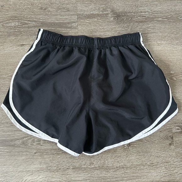 Nike Black and White Women's Running Shorts - Picture 3 of 5